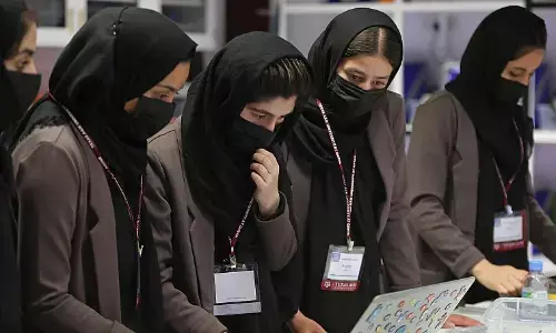 طالبان کے نئے وزیر تعلیم کا کہنا ہے کہ پی ایچ ڈی اور ماسٹر کی ڈگریاں قابل قدر نہیں طالبان کے نئے وزیر تعلیم کا کہنا ہے کہ پی ایچ ڈی اور ماسٹر کی ڈگریاں قابل قدر نہیں